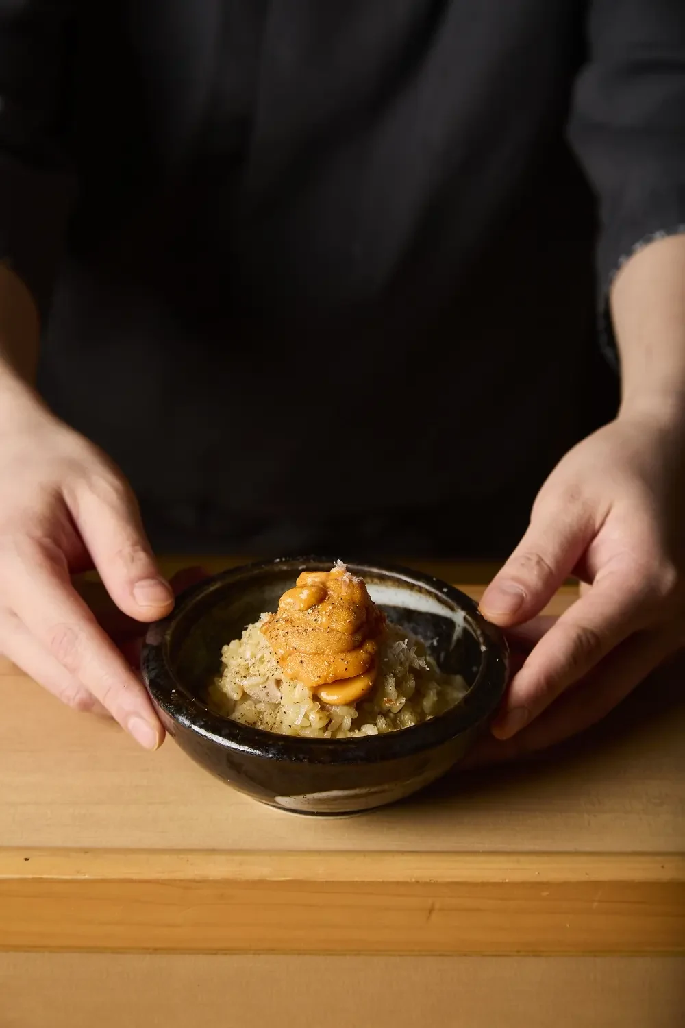 雲丹料理の締めに提供する雲丹ご飯。大阪本店で撮影